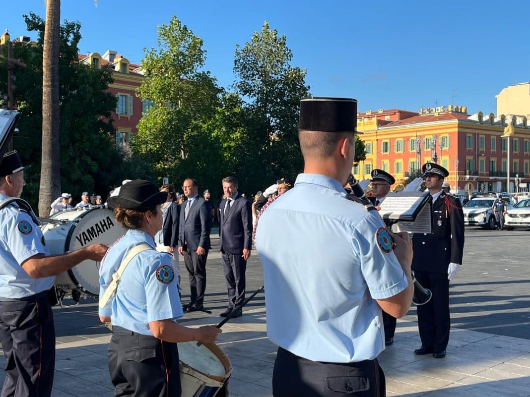 La police lors d'une cérémonie officielle.