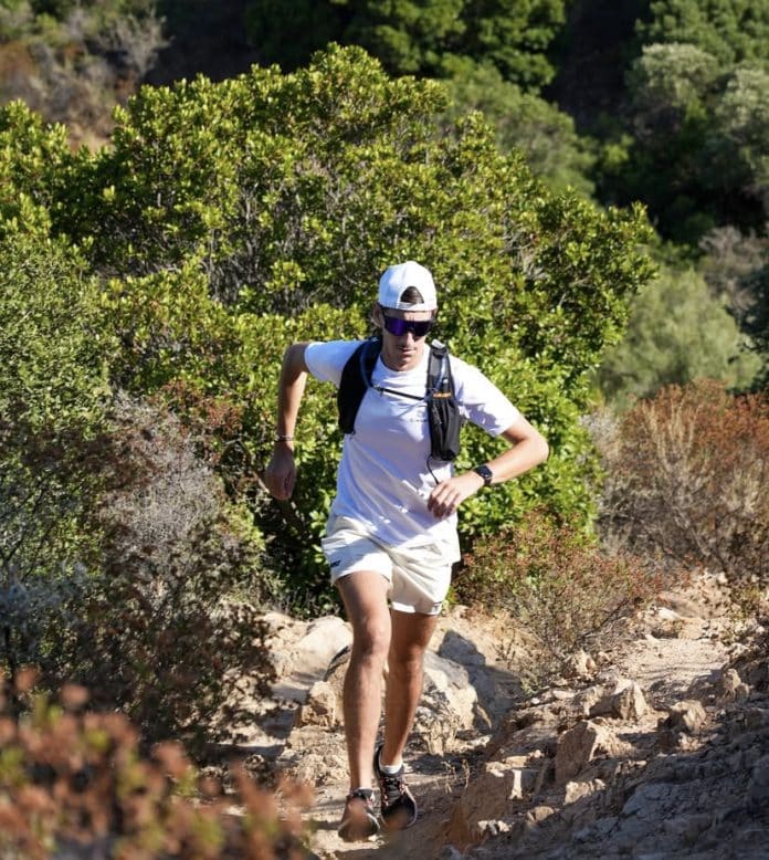 Ruben Chiajese, s’entraînant au trail dans les montagnes Corse à Ajaccio