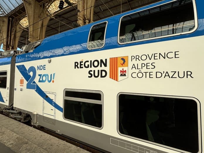 Le nouveau train Transdev, sur le quai de la gare de Nice-Ville