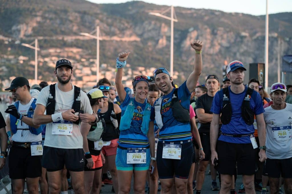 Des participant avant le départ de la course avec le sourire.