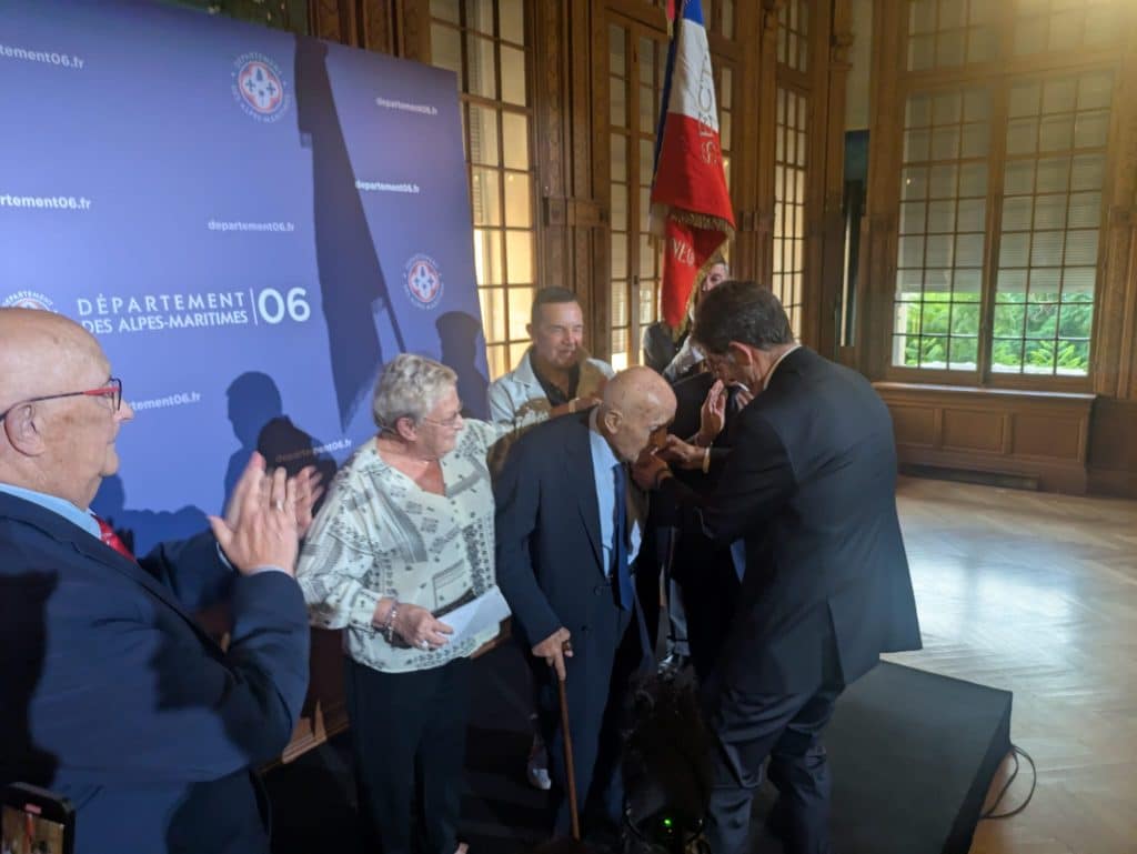 L'ancien combattant René Di Fraja, 102 ans, décoré de la Légion d’honneur