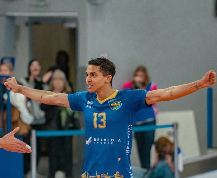 Le Niçois Merrick Mchenry les bras tendus pour célébrer la victoire des Eagles.