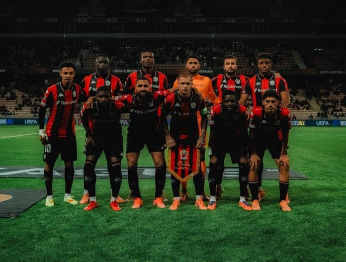 OGC Nice Ligue Europa Les joueurs de l'OGC Nice dans leurs couleurs rouge et noir pour la photo officielle avant la rencontre sur la pelouse de l'Allianz Riviera de Nice.