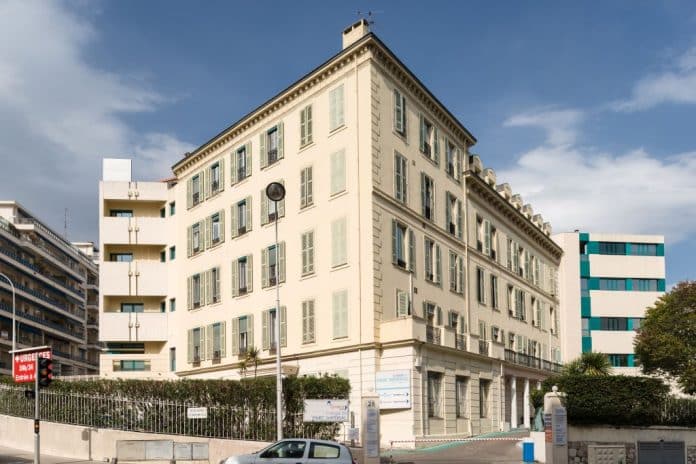 clinique parc imperial Le bâtiment de la clinique du Parc Impérial à Nice