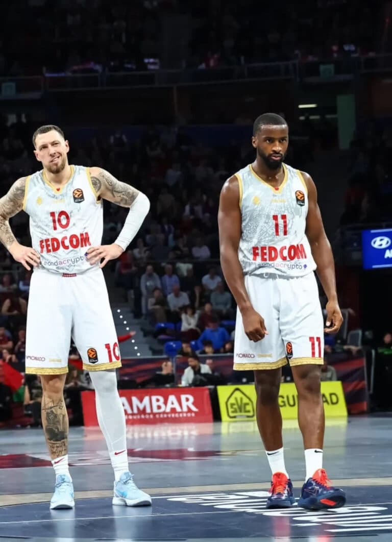 Alpha Diallo & Daniel Theis joueurs de la Roca Team sur le terrain.