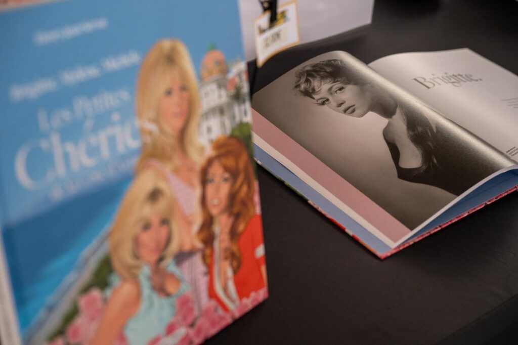 Le livre "Les petites chéries de la Côte d’Azur" avec les trois protagonistes en couverture illustrée de manière collorée.