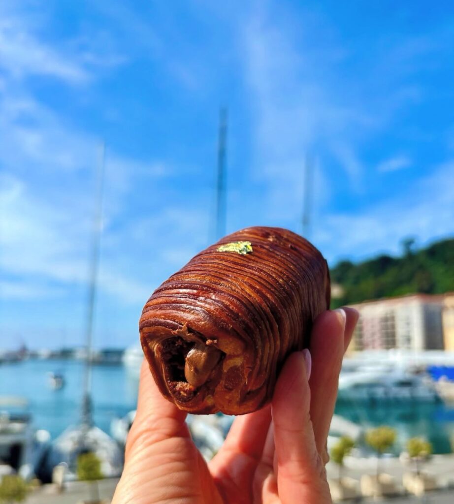 Un pain au chocolat de chez Pierre Olivier Dubost.
