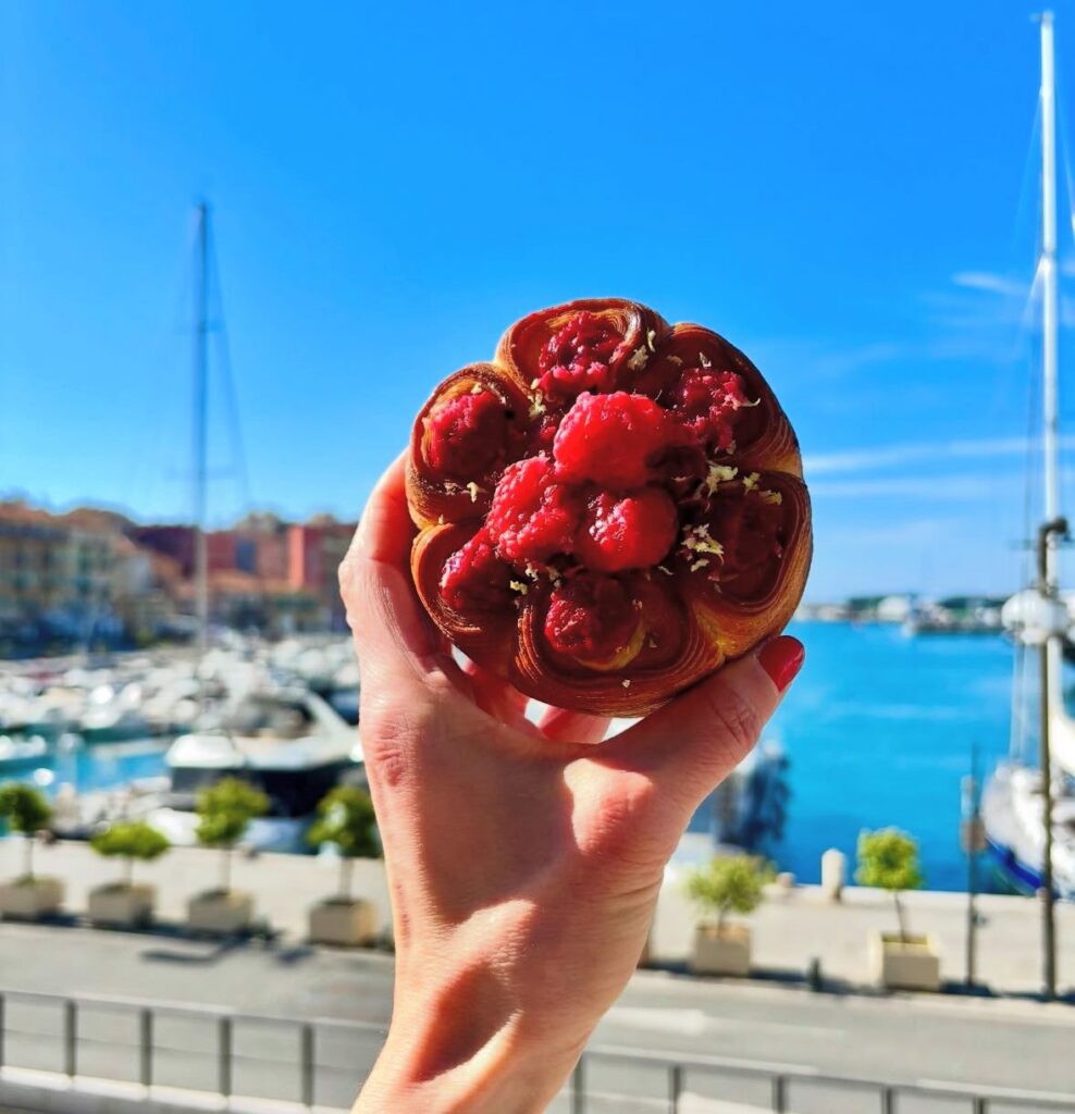Une tarte aux fruits rouges de chez Pierre Olivier Dubost