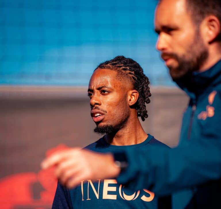 Arrivé à Nice, ce jeudi, Elye Wahi devrait figurer dans le groupe rouge et noir pour défier Strasbourg, samedi