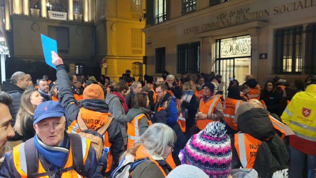 Volunteers during the night of solidarity