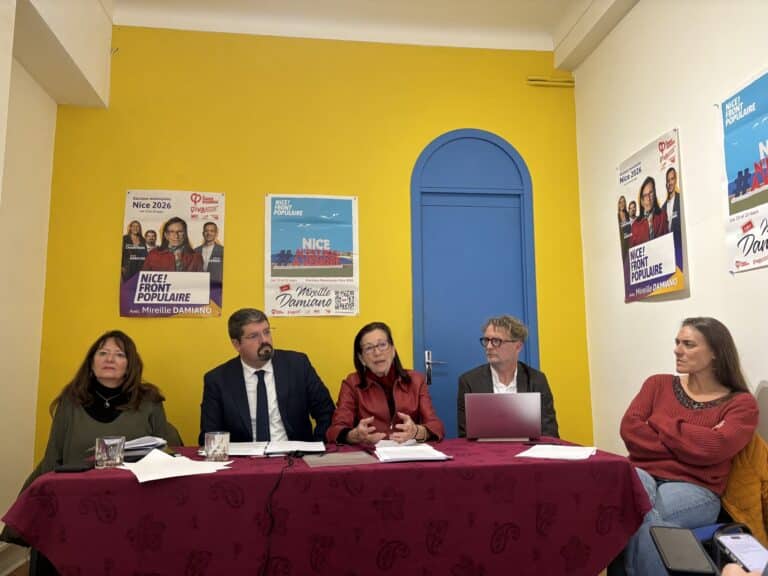 Mireille Damiano accompagnée de ses colistiers dans le local de « Nice ! Front Populaire ». Lors de la conférence de presse du mercredi 28 janvier sur le surtourisme.