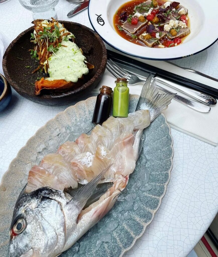 Une sélection de plats que l'on peut retrouver au restaurant Peixes.