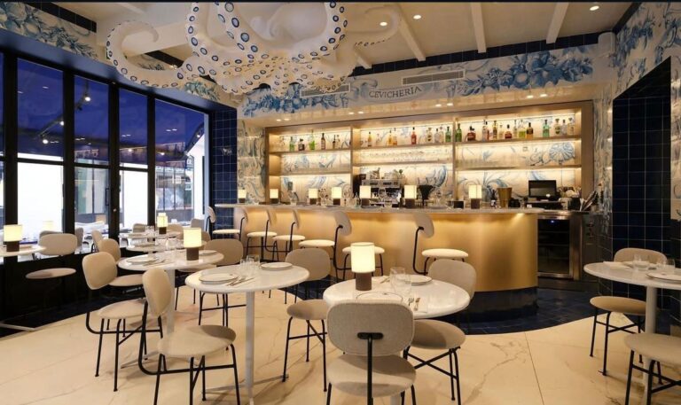 Le restaurant Peixes, très chic avec une dominante de blanc et une décoration très épurée blanche.