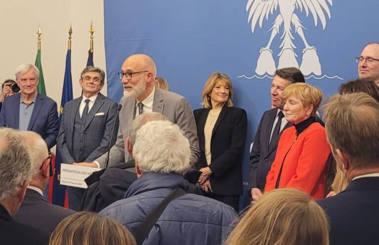 La cérémonie des vœux à la communauté italienne avec Christian Estrosi et beaucoup de monde dans la salle de la mairie.