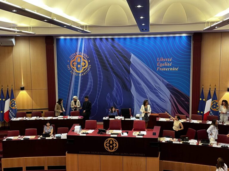 Les élus du département des Alpes-Maritimes dans l'hémicycle.