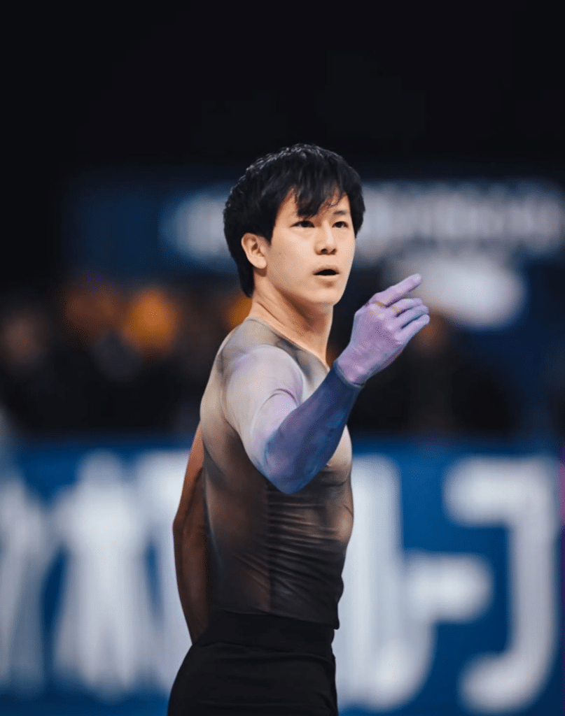 Adam Siao Him Fa sur la glace entrain de patiner