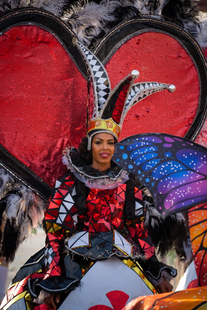 Carnaval de Nice : la Bataille des Fleurs déploie ses pétales et ses sourires en image