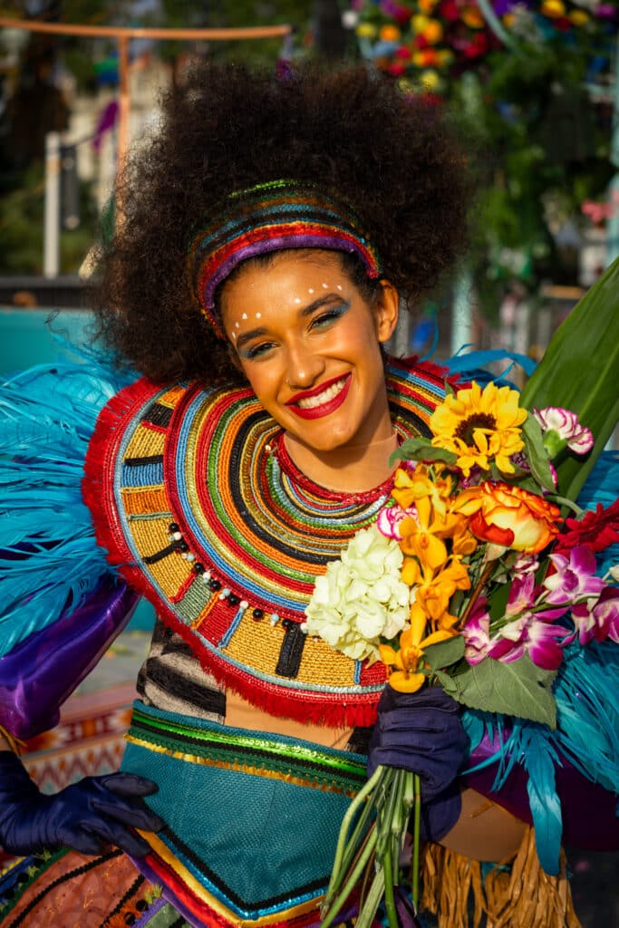 Carnaval de Nice : la Bataille des Fleurs déploie ses pétales et ses sourires en image