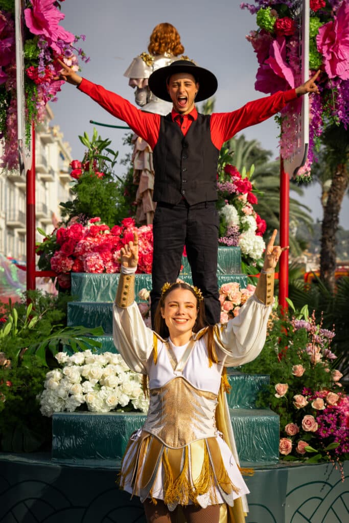 Carnaval de Nice : la Bataille des Fleurs déploie ses pétales et ses sourires en image