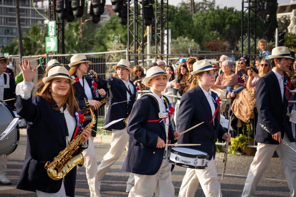 Carnaval de Nice : la Bataille des Fleurs déploie ses pétales et ses sourires en image