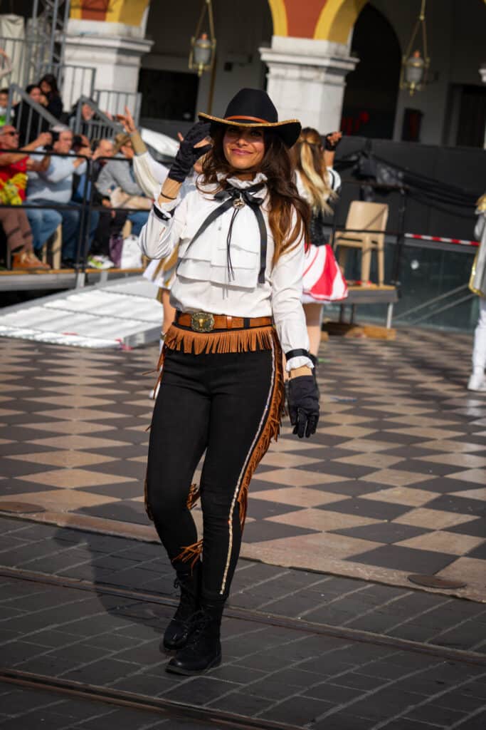 Carnaval de Nice : la Bataille des Fleurs déploie ses pétales et ses sourires en image