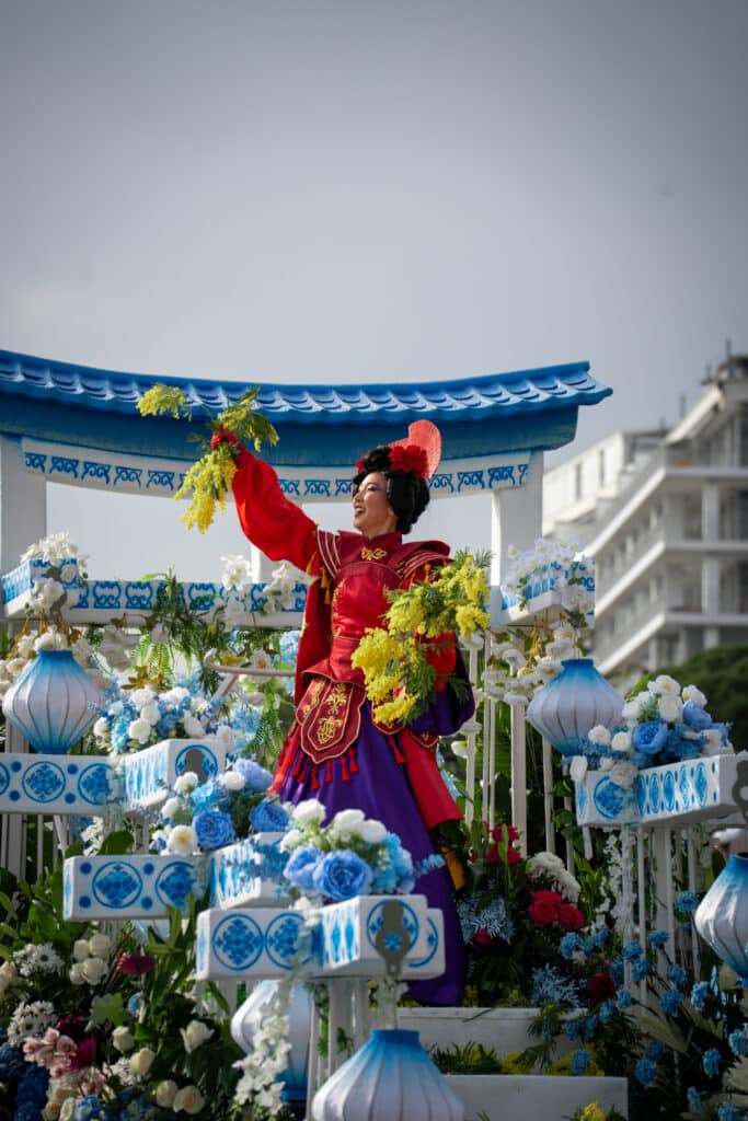Carnaval de Nice : la Bataille des Fleurs déploie ses pétales et ses sourires en image