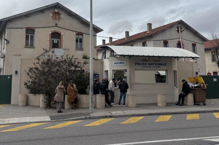 Entrée principale de la caserne Auvare situé au cœur du quartier Saint Roch.