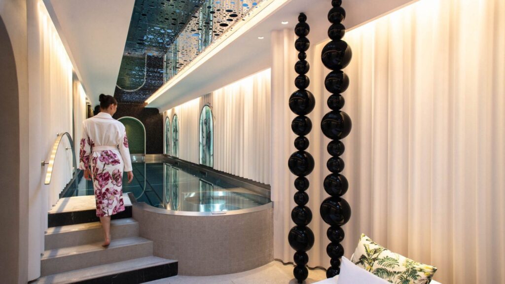 Le Negresco : l’hôtellerie de luxe comme art de vivre sur la Promenade des Anglais