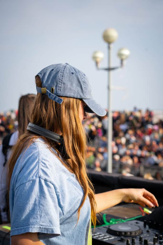 Carnaval de Nice : la Bataille des Fleurs déploie ses pétales et ses sourires en image