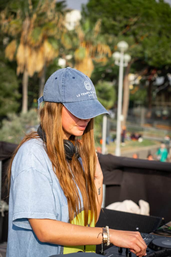 Carnaval de Nice : la Bataille des Fleurs déploie ses pétales et ses sourires en image