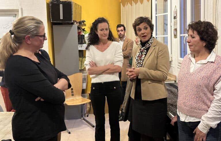 Céline Maquet, sous-préfète, lors de la visite du Centre d’Hébergement et de Réinsertion Sociale Soledor à Nice.