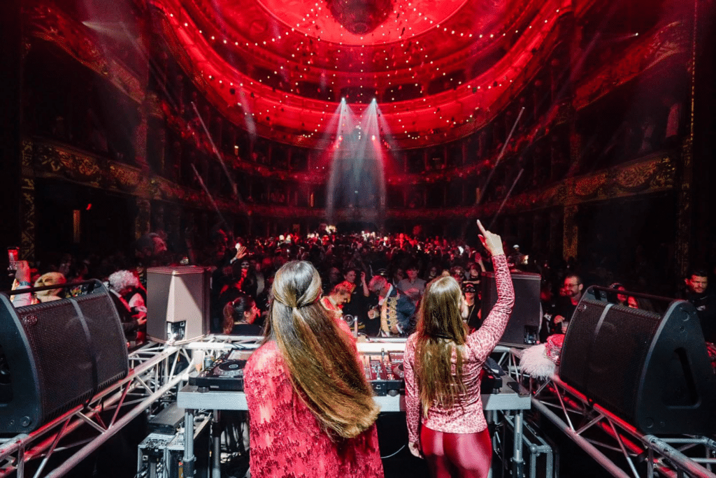 two girls singing and mixing at the Nice Opera for the Veglione Ball