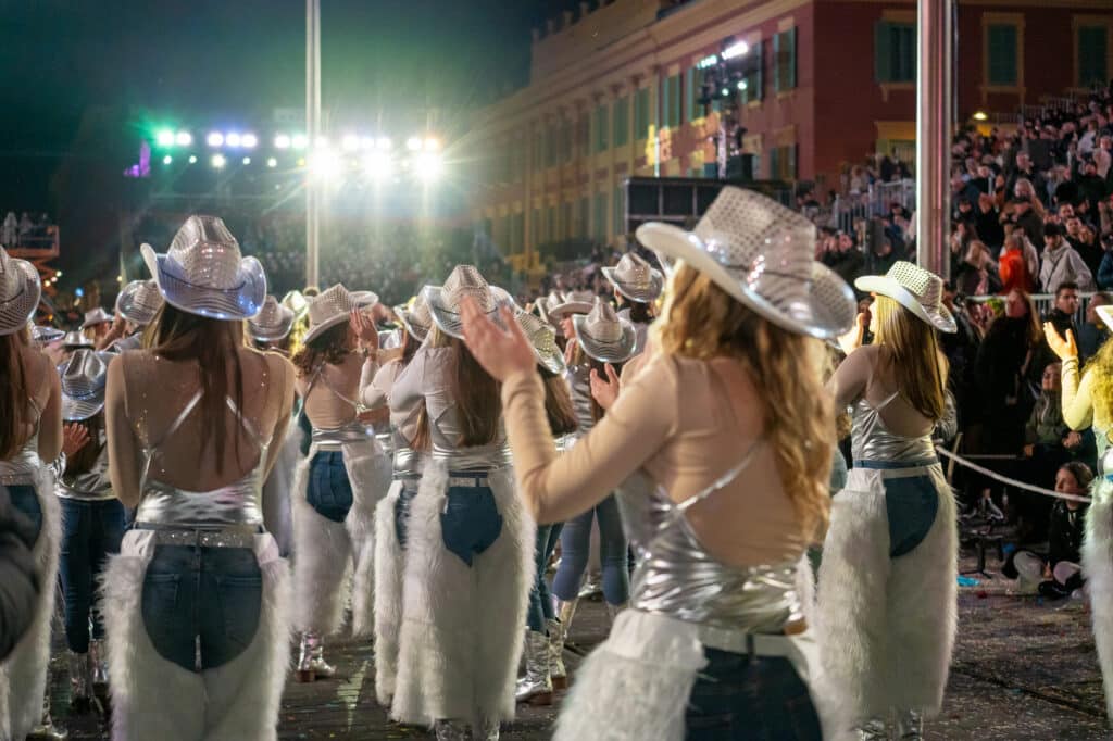 Danseuses du carnaval de Nice 2026