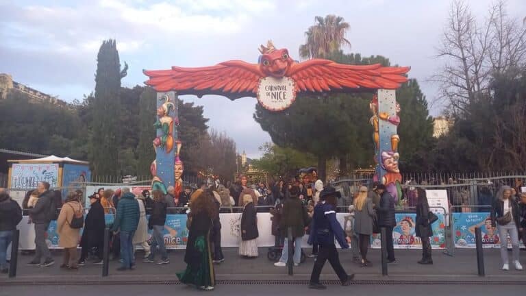 ouverture porte village du carnaval de nice
