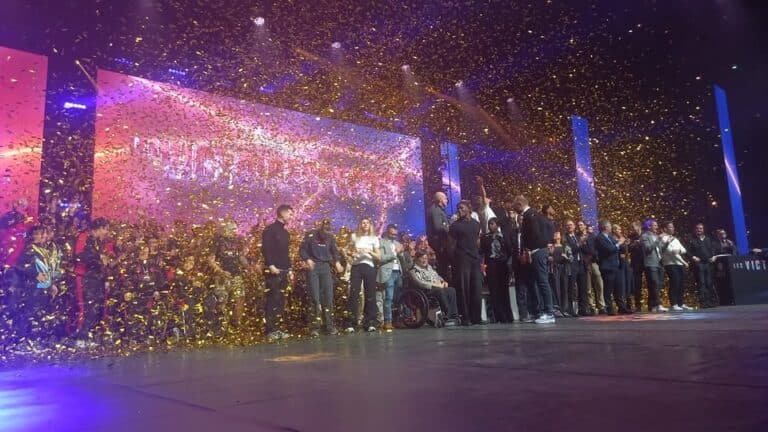 scène du palais nikaïa remplie des 453 médaillés des victoires du sport