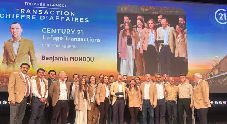 Benjamin Mondou et ses équipes lors de la cérémonie de remise des prix.