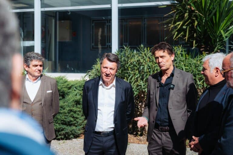 Christian Estrosi autour de ses colistiers en lien avec l'écologie à l'occasion d'un point presse pour les Municipales à Nice.