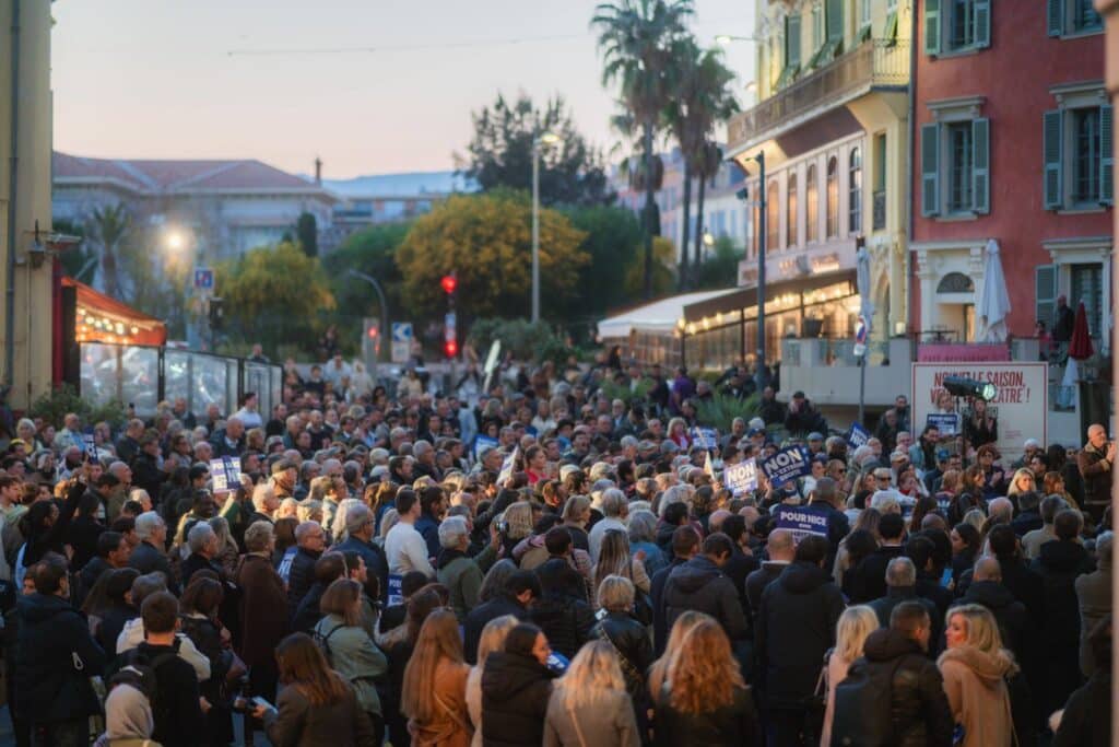 Une grande foule présente à Nice pour le dernier meeting de campagne de Christian Estrosi pour les municipales à Nice.