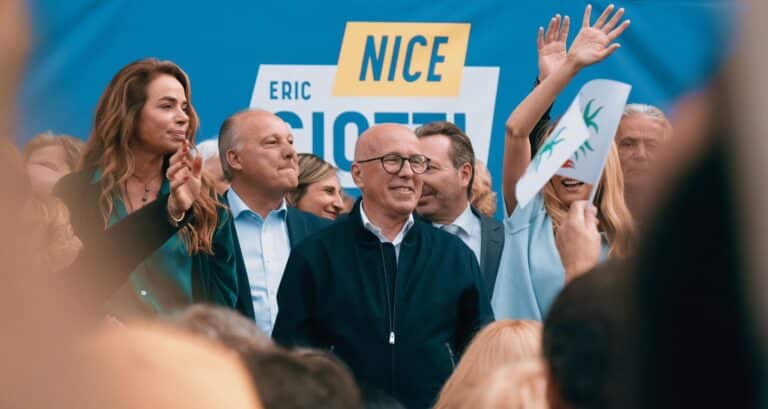 Eric Ciotti au milieu de ses colistiers.