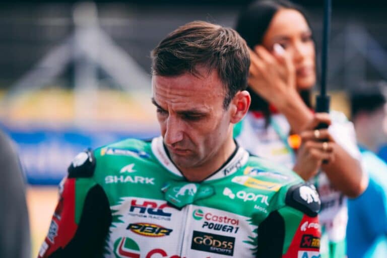 Le Cannois Johann Zarco en pleine concentration sur la grille de départ avant de s'élancer en course.
