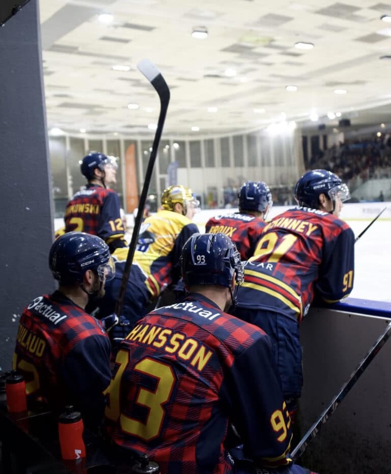 Les Aigles de Nice avec les nouveaux maillots en édition spéciale.