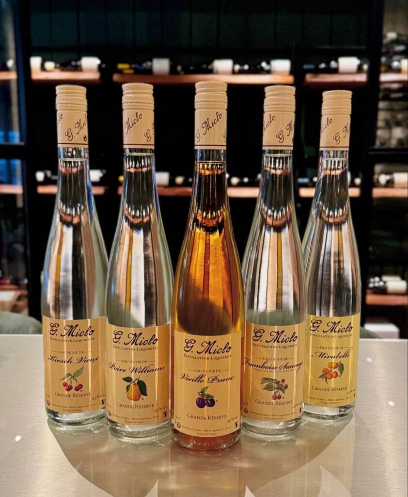 Pinot et Chardo : la cave aux 700 références à déboucher