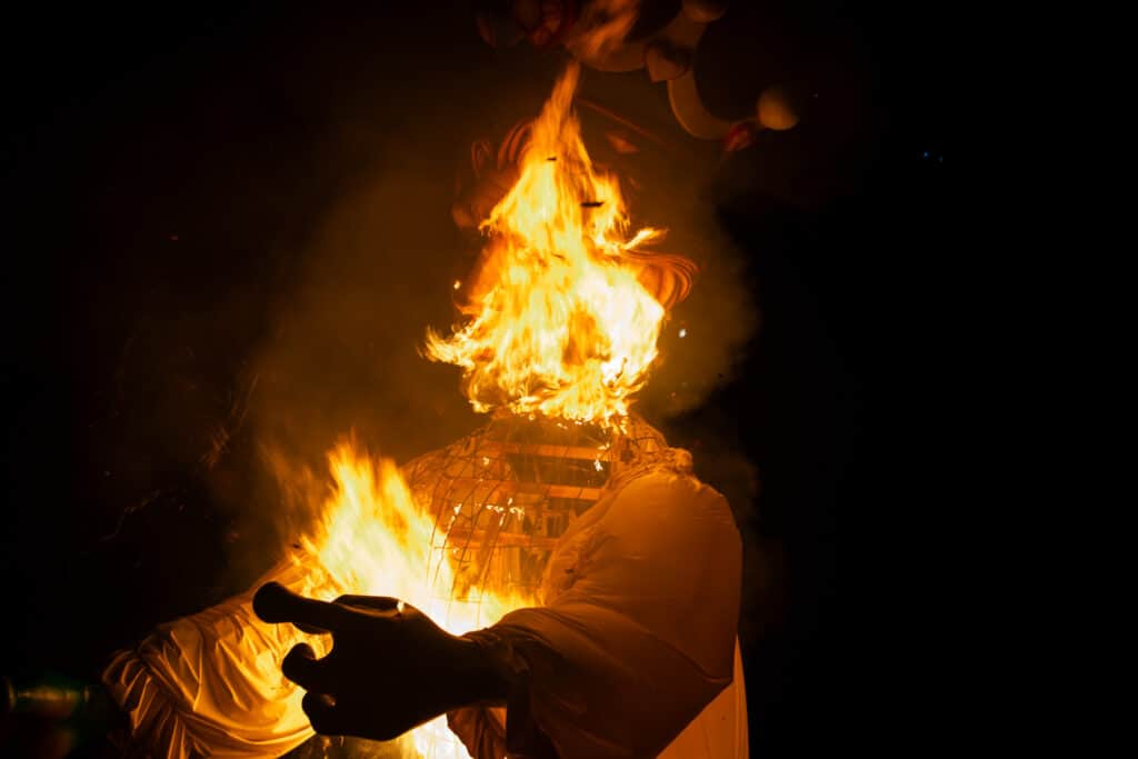 Le roi du Carnaval de Nice 2026 en flamme.
