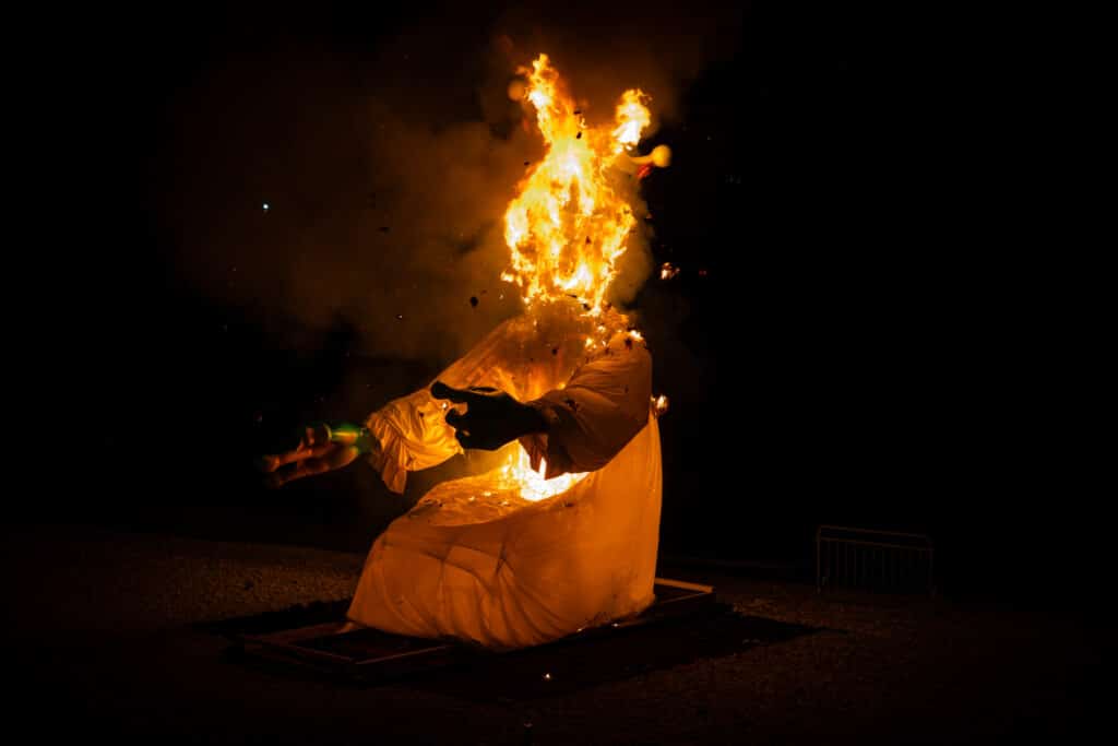Le roi du Carnaval de Nice 2026 en flamme.