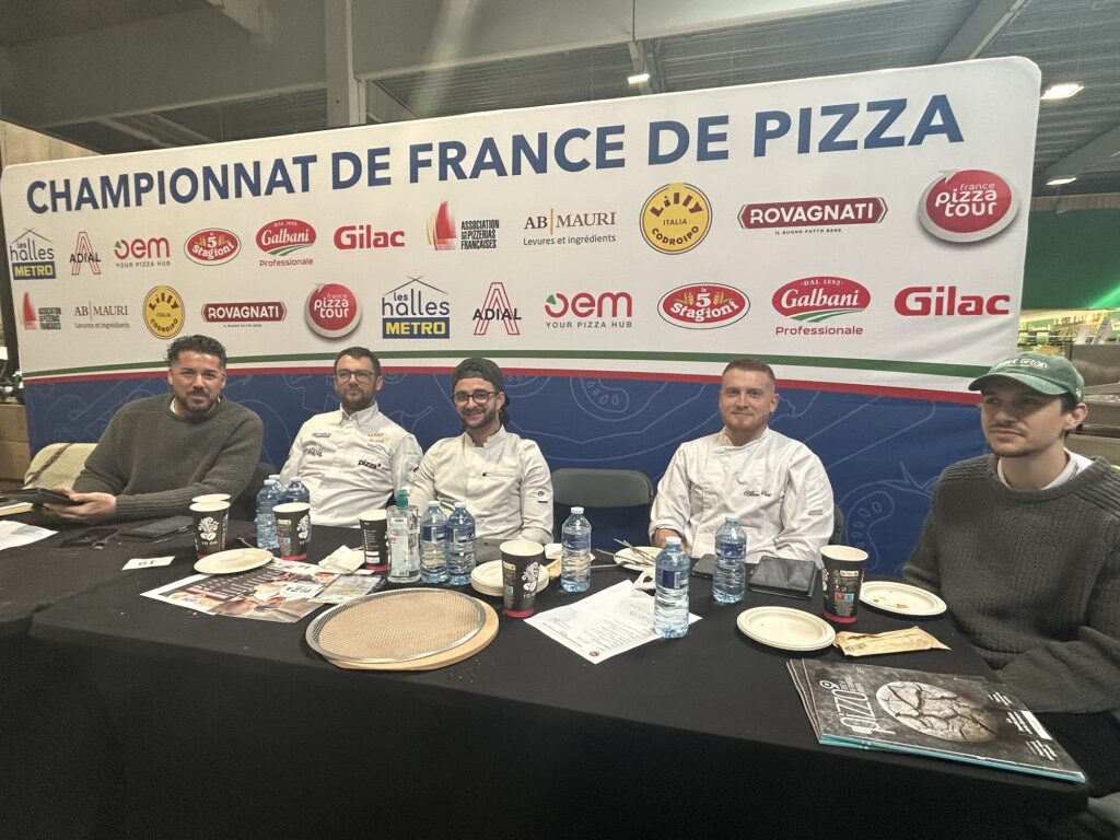 Le jury des qualifications au championnat de France de pizza à Nice.