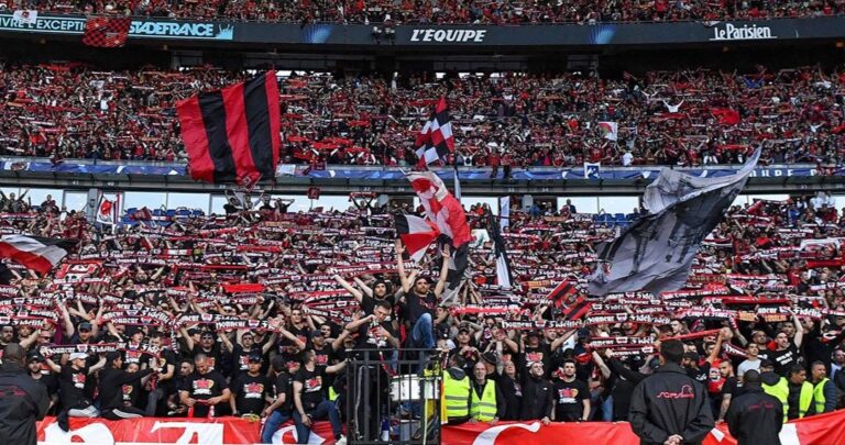 Les supporters de l'OGC Nice au Stade de France en 2022 lors de la dernière finale de coupe de France disputé par Nice.