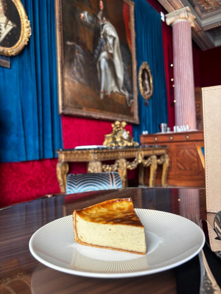 Hôtel Bar Le Negresco dans cadre très classe et ancien Yann Le Douaron : pâte feuilletée / crémeux & gourmand