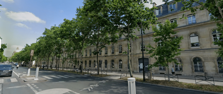 La façade de l'immeuble du CCAS de Nice en plein Paris.