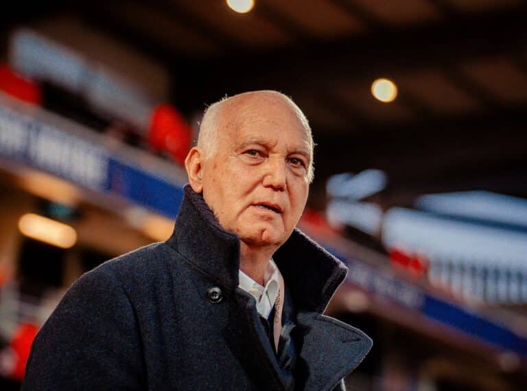 Le vice-président de l'OGC Nice Maurice Cohen en veste.