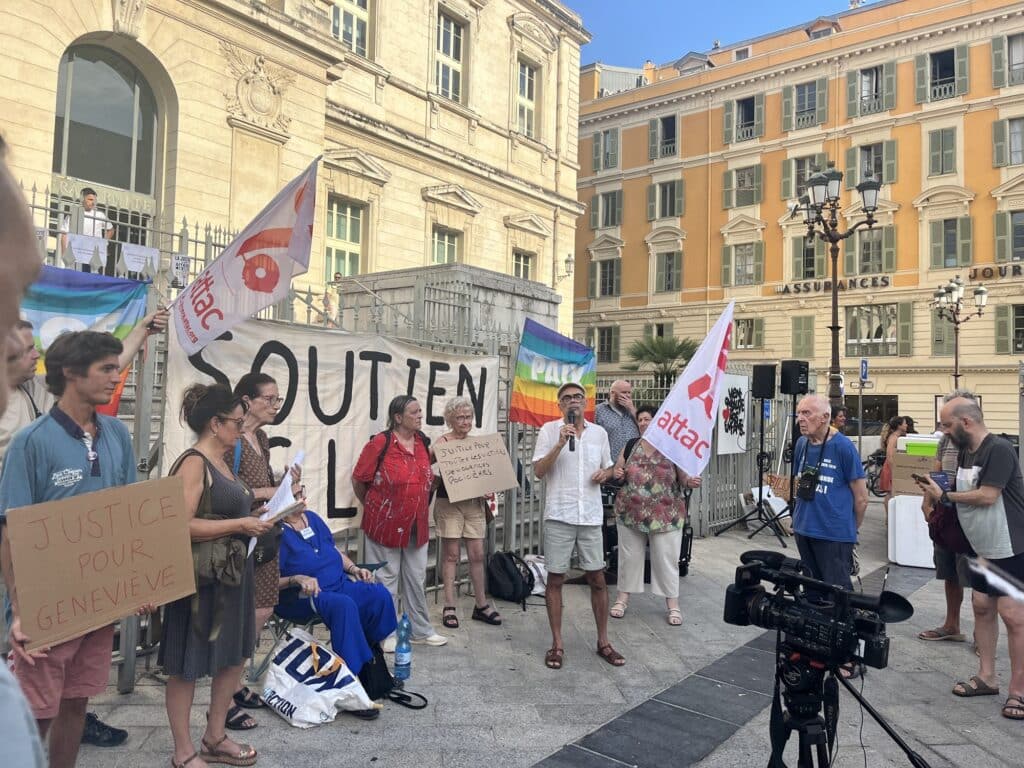 Mobilisation pour l'affaire legay au Palais de justice